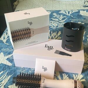 L'ange Hair Volumizing Brush in Black and pink